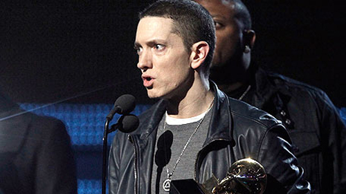 Eminem nhận giải album nhạc rap xuất sắc nhất tại lễ trao giải Grammy lần 53 - Ảnh: Getty Images