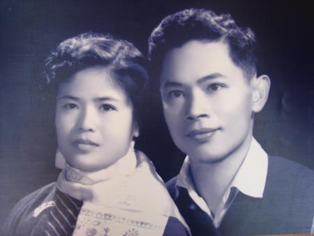 Vợ chồng nhà văn Phan Tứ.