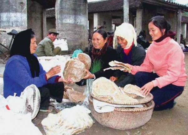 Bánh được làm từ giống lúa địa phương ở Nghệ An, ủ và xay cũng theo một bí quyết riêng.