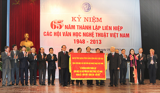 Ảnh minh họa: Lễ kỷ niệm 65 năm thành lập Liên hiệp các Hội VHNT Việt Nam 1948-2013